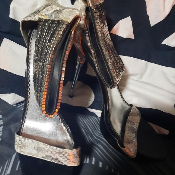 Sandals - Picture 1 of 2